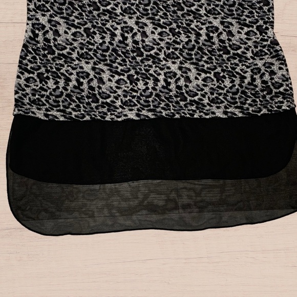 Suzy Shier leopard print top short sleeve Animal Print Top medium - Picture 2 of 4
